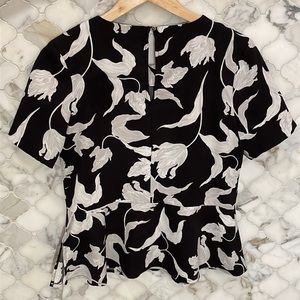 Banana Republic Factory black/white Floral Peplum Short Sleeve Blouse. Size S